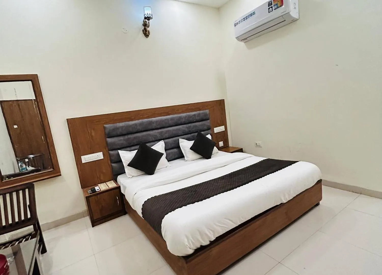 Hotel Pc View Mysuru !! Bar ! Restaurant ! Parking ! Lift ! Top Rated And Most Awarded Property 4*, 迈索尔 印度