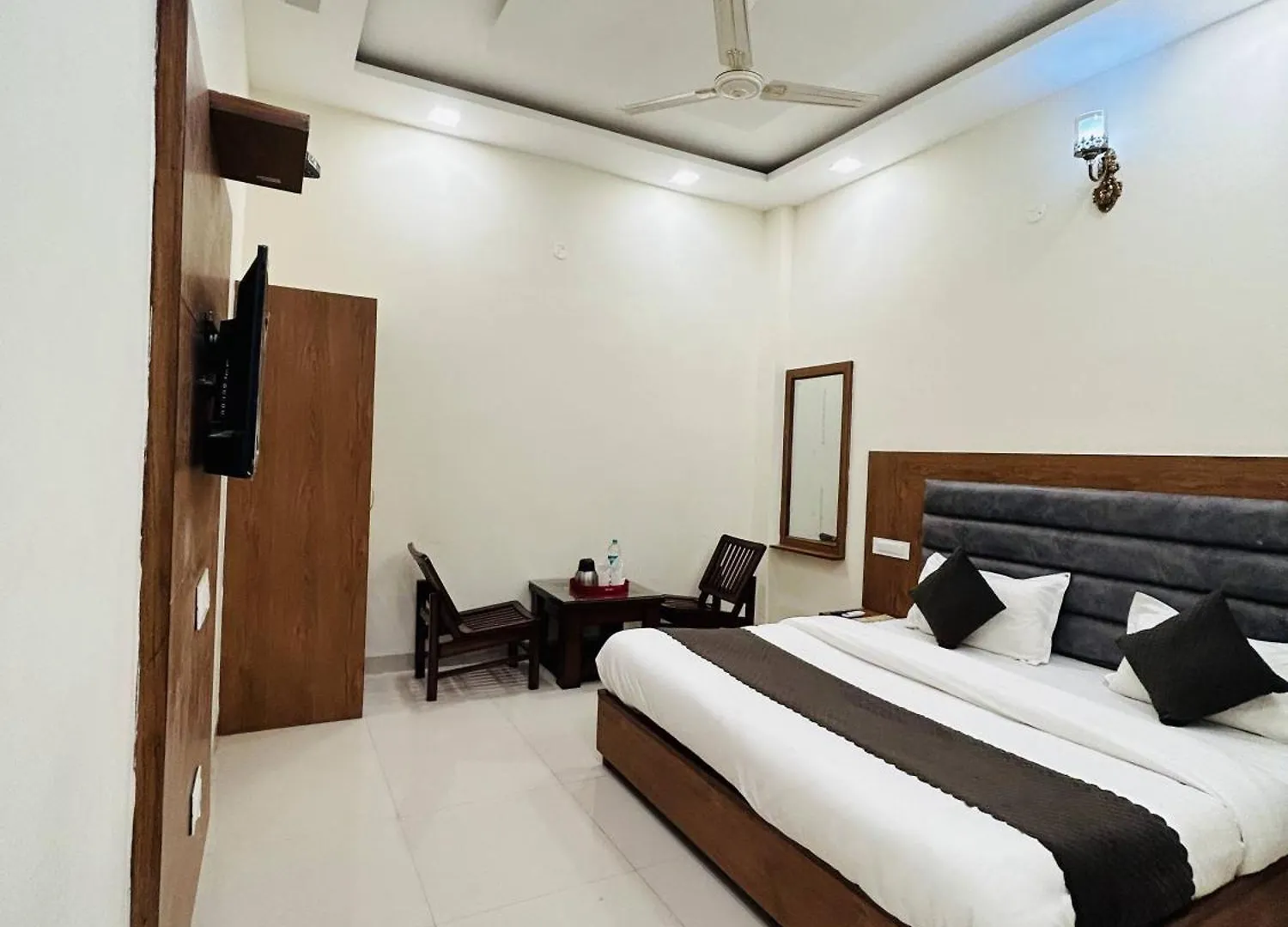 Hotel Pc View Mysuru !! Bar ! Restaurant ! Parking ! Lift ! Top Rated And Most Awarded Property  迈索尔