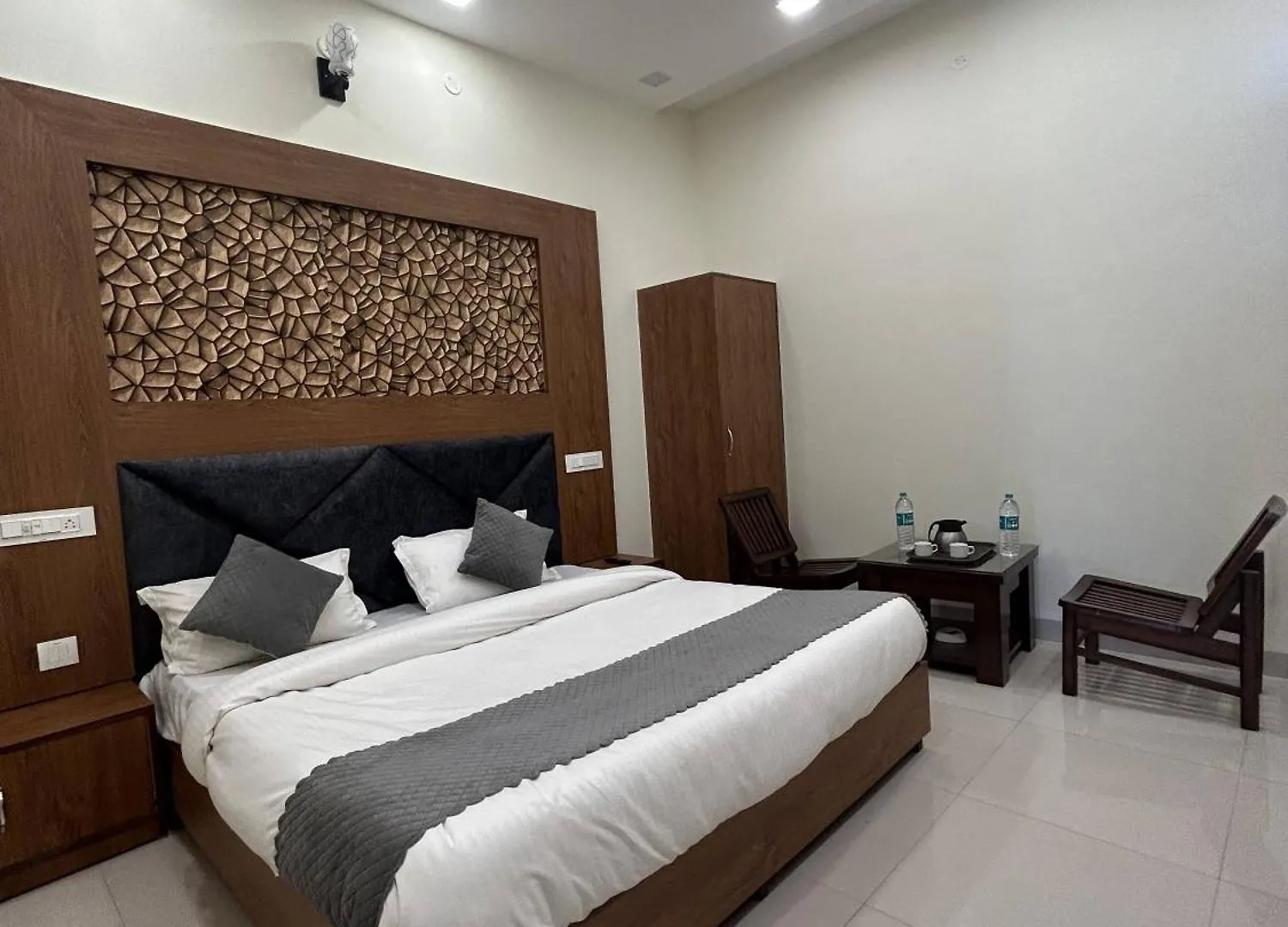 Hotel Pc View Mysuru !! Bar ! Restaurant ! Parking ! Lift ! Top Rated And Most Awarded Property 迈索尔